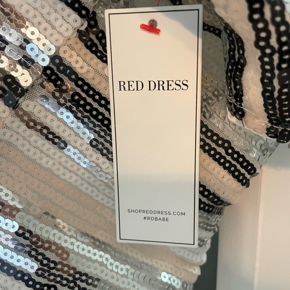 RED DRESS - Sequin dress - Picture 2 of 5